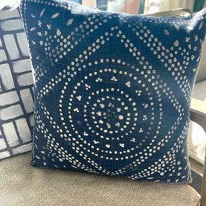 Serena & Lily pillow 20x20